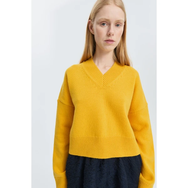 yellow jumper
