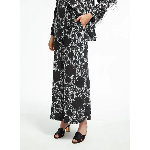 Sawyer Trousers in White Black Crepe Chine - Image 5