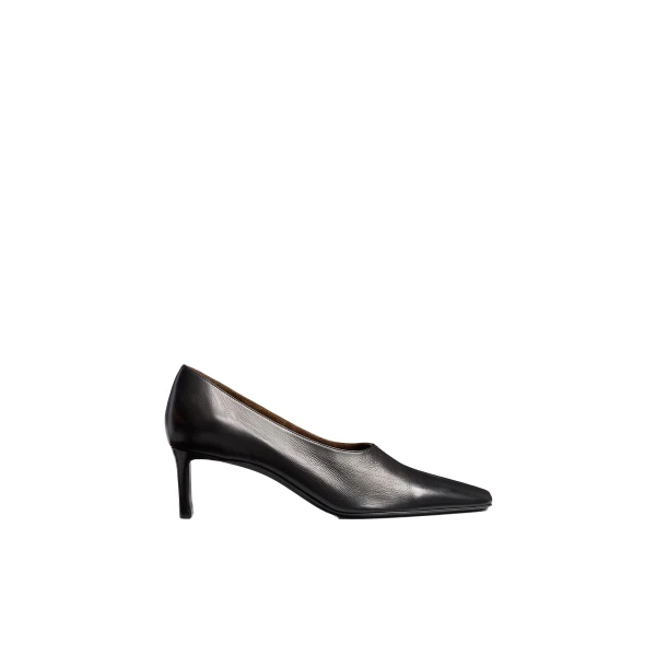 Cecilia Pump in Black Leather