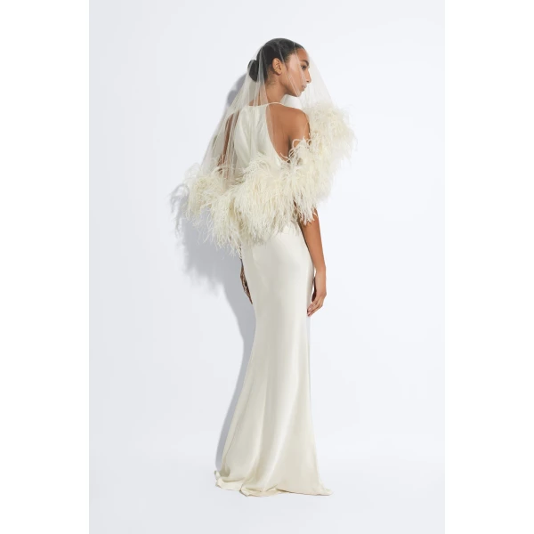 tulle veil with feathers