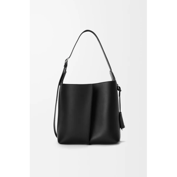 Loewe Medium Bilbao bucket in smooth calfskin, Black | Bucket Bags | Coveti