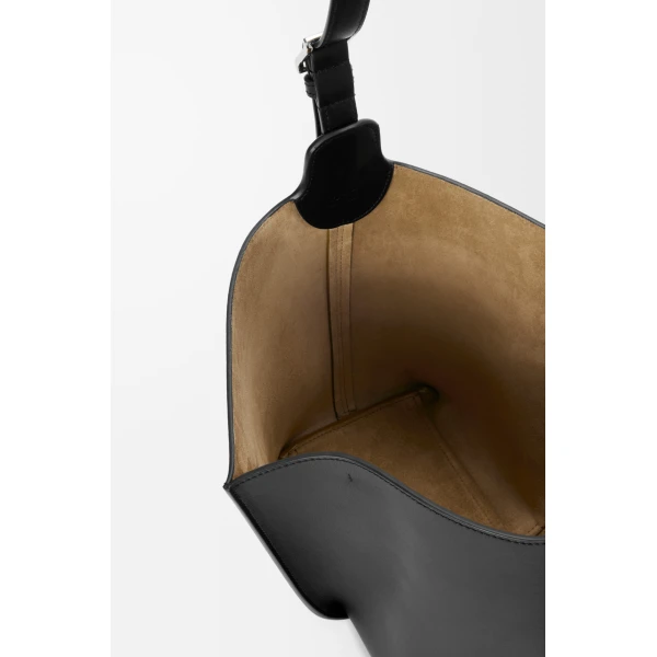 Loewe Medium Bilbao bucket in smooth calfskin, Black | Bucket Bags | Coveti