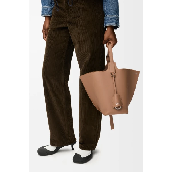 Loewe Medium Bilbao bucket in smooth calfskin, Mocha | Bucket Bags | Coveti