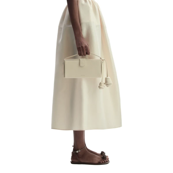 Apolonia bag in cream leather with flower charm - Image 5