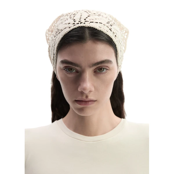 Crochet triangle scarf in cream - Image 2