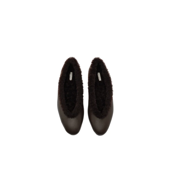 Leather ballerina heels with shearling trim in brown - Image 3