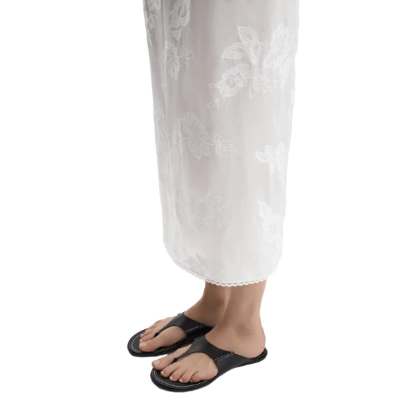Leather thong flat sandals in black - Image 4