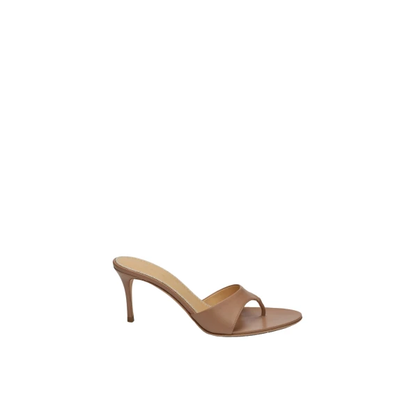 Leather thong sandals in nude