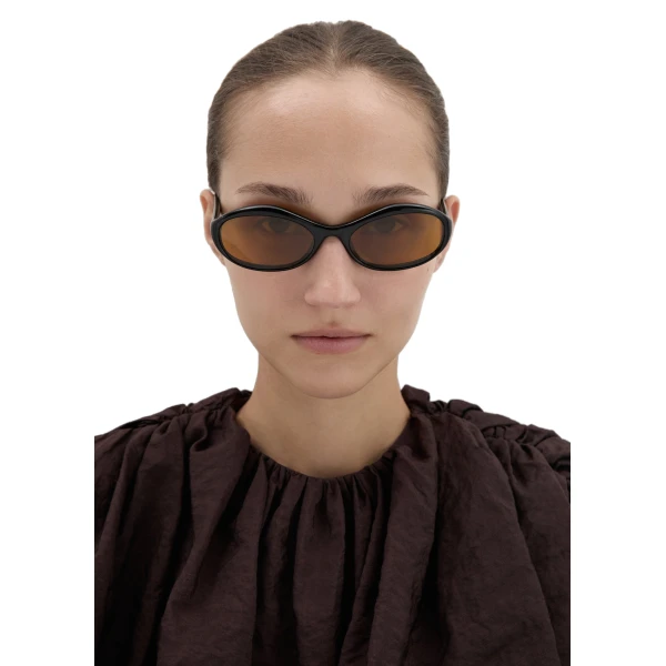 Oval sunglasses in black with yellow lenses - Image 4