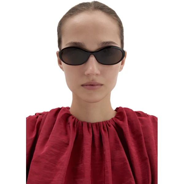 Oval sunglasses in milky brown - Image 4