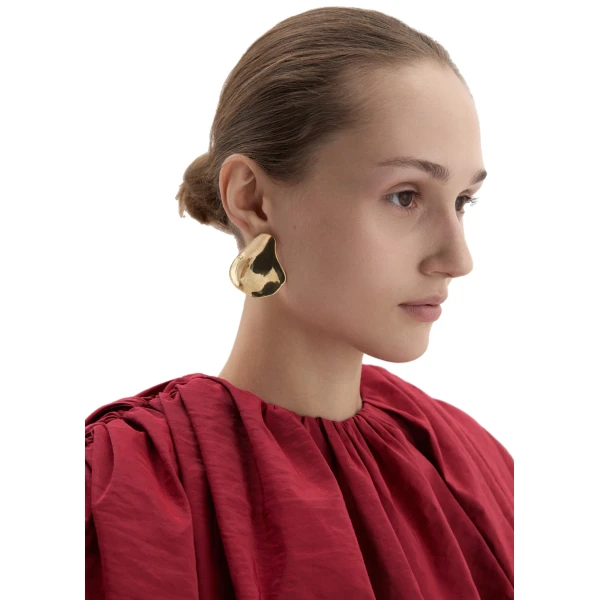 Petal stud earrings in gold - Image 2
