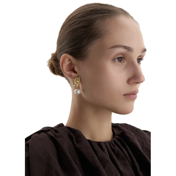 Rose-embossed pearl drop earrings in gold - Image 2