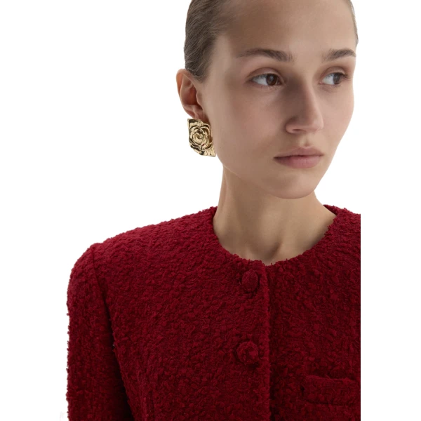 Rose-embossed stud earrings in gold - Image 2