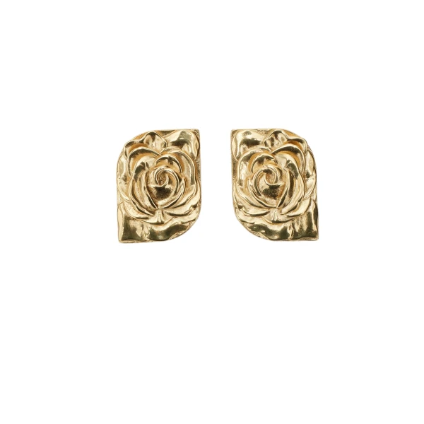 Rose-embossed stud earrings in gold