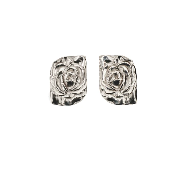 Rose-embossed stud earrings in silver