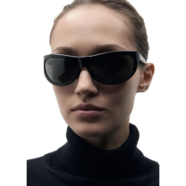 Semi-round sunglasses in black - Image 4