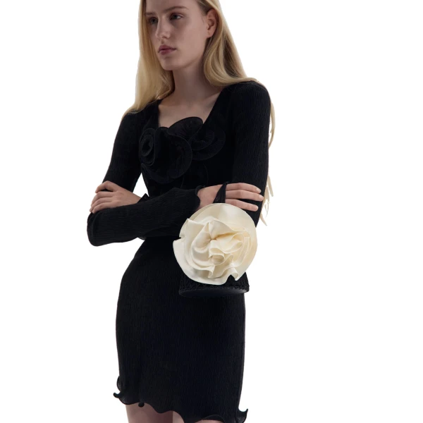 Small Devana bag cream flower in black - Image 3