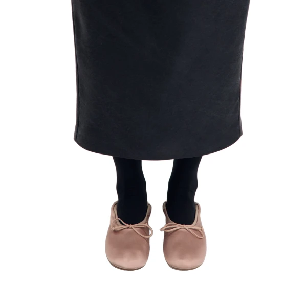 Soft ballet flats in nude satin - Image 5
