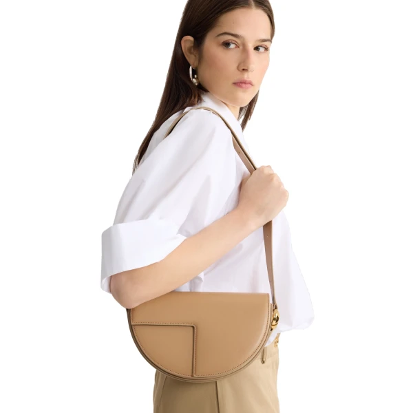 Le Patou leather bag in Sand - Image 3
