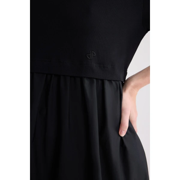 Organic cotton poplin volume midi dress in Black - Image 4
