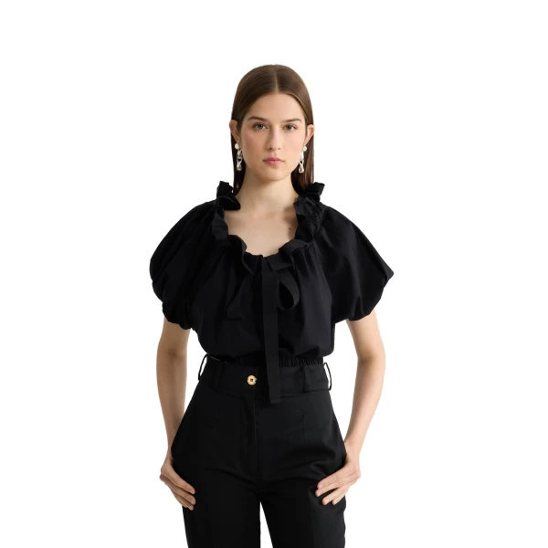 Short voluminous organic cotton top in Black - Image 5