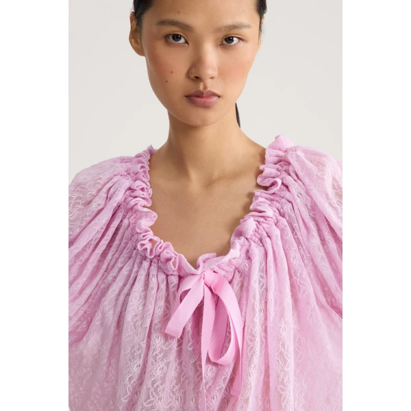 Voluminous polyamide lace top in Pink Parfait - Image 4