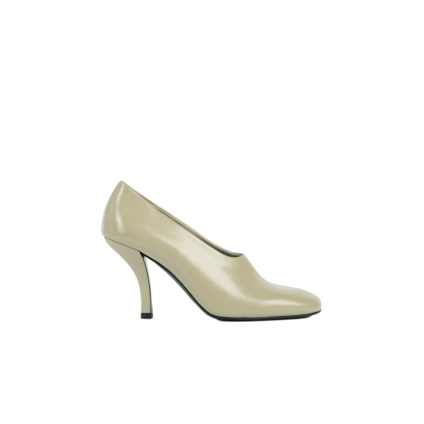 Toteme Contour naplack pumps in Cashew