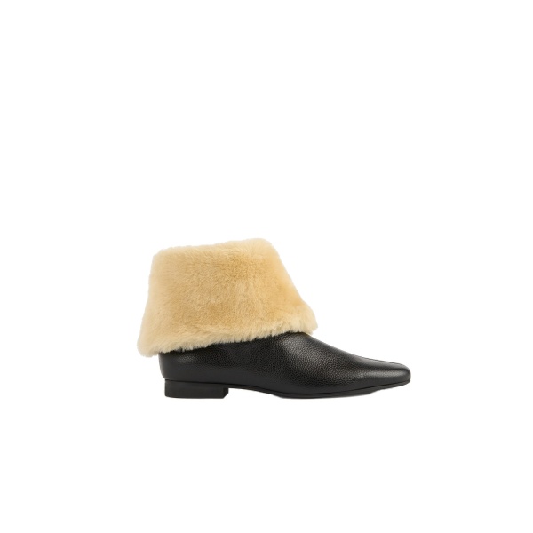 Toteme Downtown shearling boots in Black / Beige