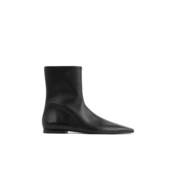 Toteme Zipped leather Chelsea boots in Black