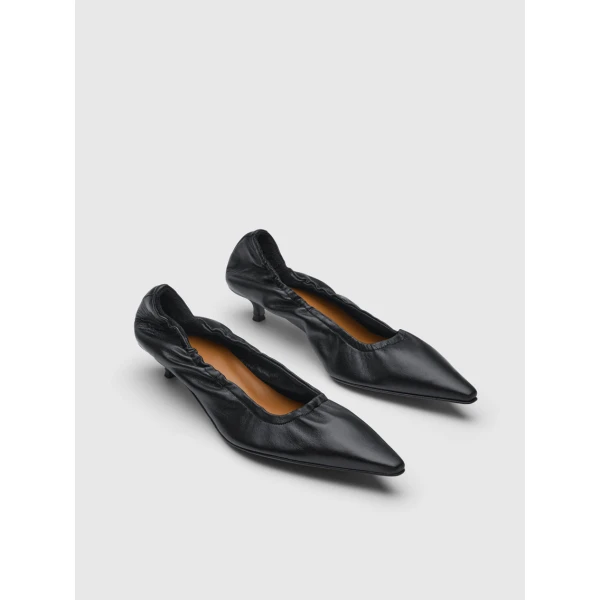 ATP Atelier Valfurva in Black Pumps Black