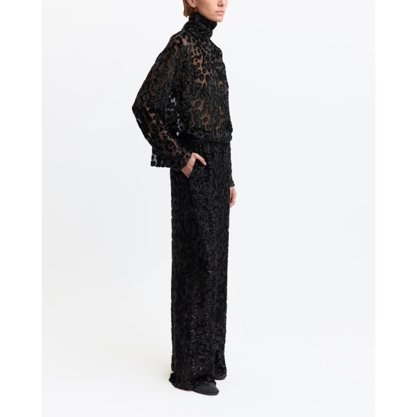 16 Arlington Black Devore top