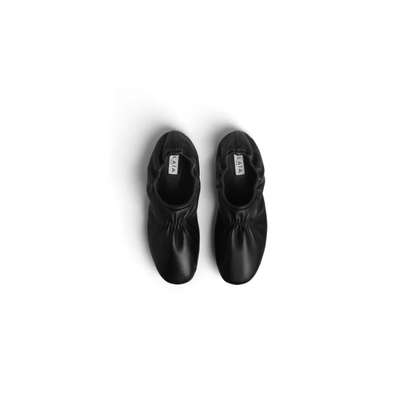 Alaia Supple Slippers in Leather, Black | Flats | Coveti