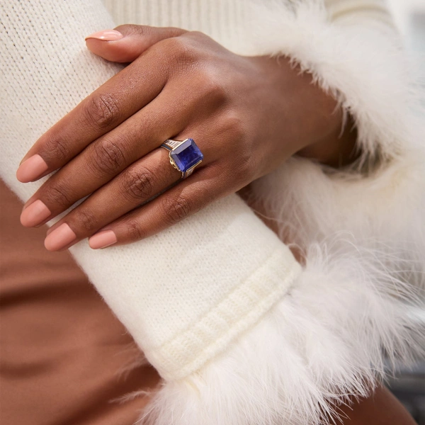 Boodles A Family Journey Paris Tuileries Sapphire Yellow Gold Ring | Fine Rings | Coveti