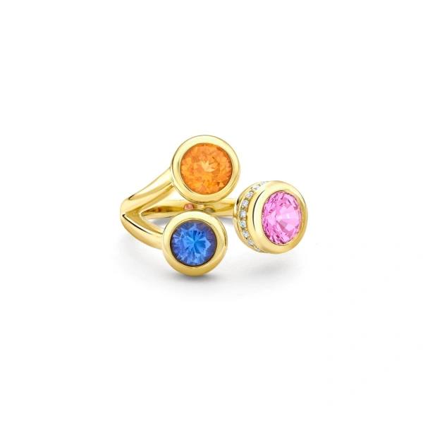 Boodles Beach Three Stone Sapphire Garnet Tanzanite Yellow Gold Ring | Fine Rings | Coveti
