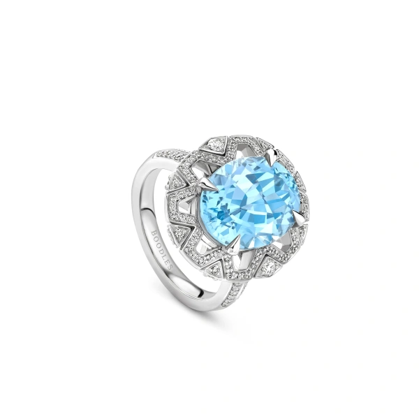 Boodles Fifth Avenue Oval Aquamarine Platinum Ring | Fine Rings | Coveti