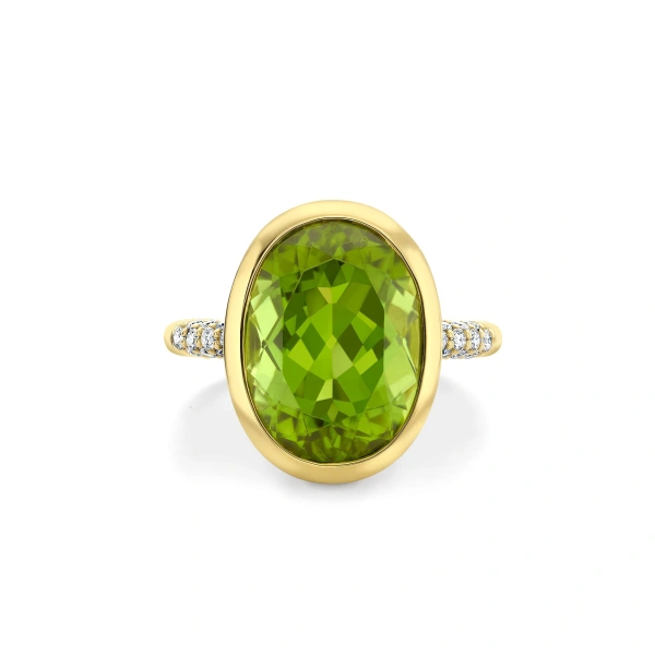 Boodles Florentine Dolce Vita Oval Peridot Yellow Gold Ring | Fine Rings | Coveti