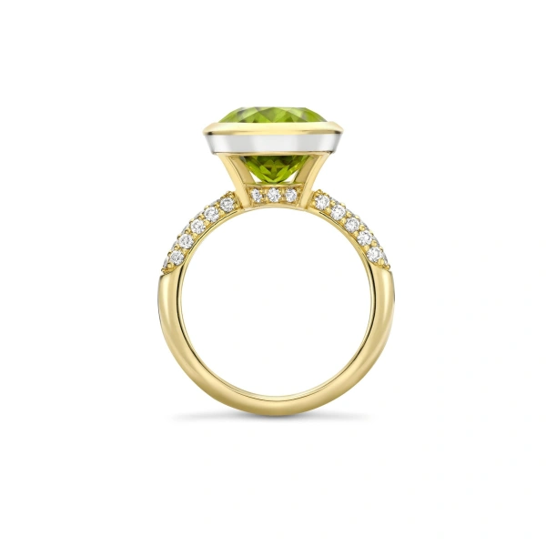 Boodles Florentine Dolce Vita Oval Peridot Yellow Gold Ring | Fine Rings | Coveti