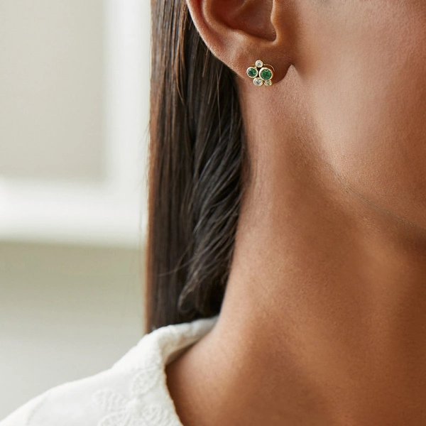 Boodles Raindance Cluster Emerald Yellow Gold Stud Earrings | Fine Earrings | Coveti