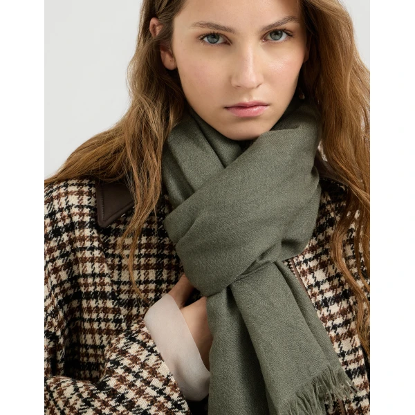 Brunello Cucinelli Cashmere and silk scarf in Origano, view 4 | Scarves | Coveti