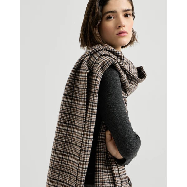 Brunello Cucinelli Cashmere houndstooth scarf in Brown, view 4 | Scarves | Coveti