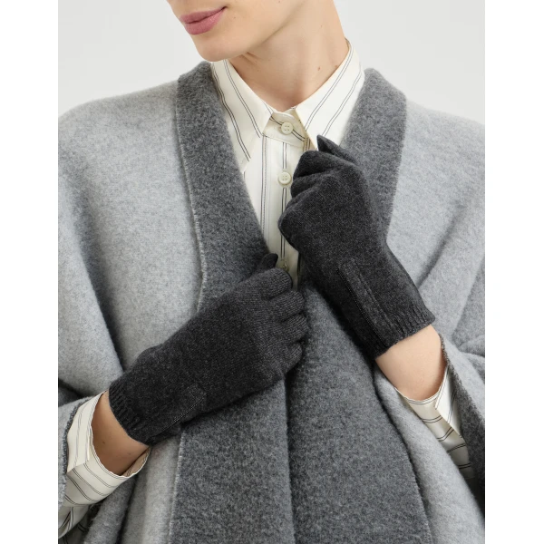 Brunello Cucinelli Cashmere knit gloves with monili in Lignite Grey, view 3 | Gloves | Coveti
