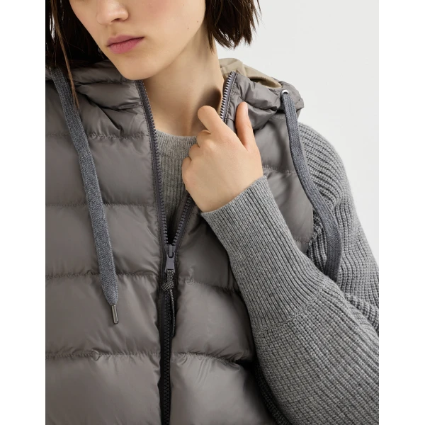 Brunello Cucinelli Down jacket with knitted sleeves and hood in Medium Grey