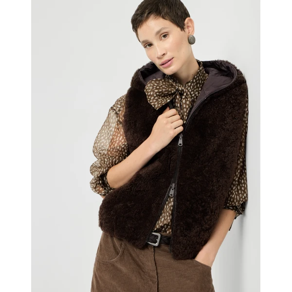 Shearling reversible vest in Brown - Image 5