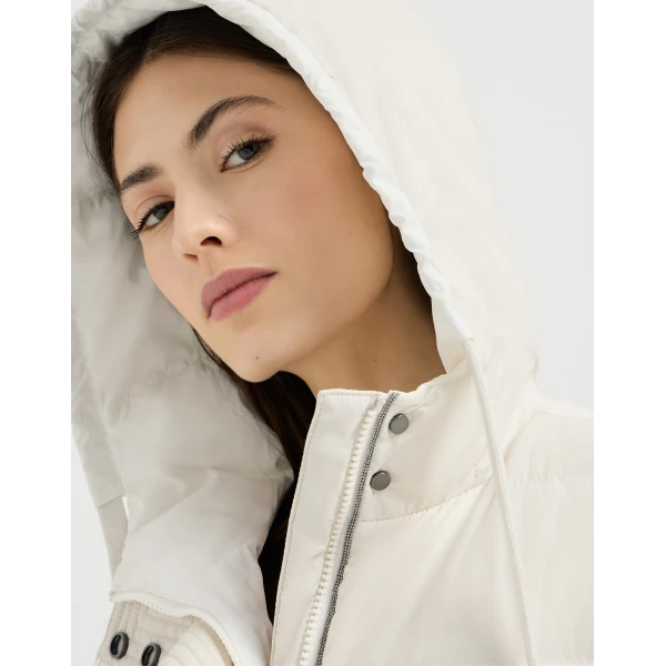 Sleeveless down jacket with hood in Milk - Image 4