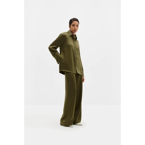 By Malina Izabelle Trousers in Moss Green | Wide leg pants | Coveti