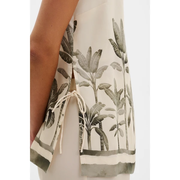 By Malina Lizly Top in Palm | Tops | Coveti