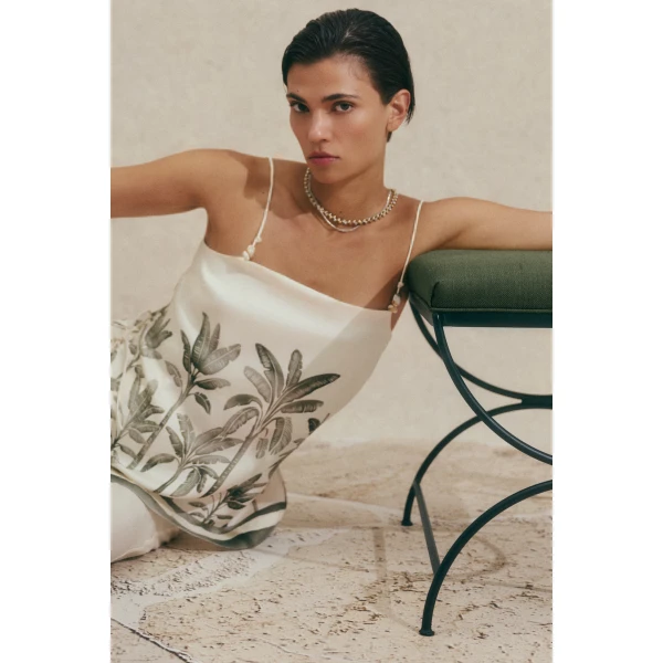 By Malina Lizly Top in Palm | Tops | Coveti
