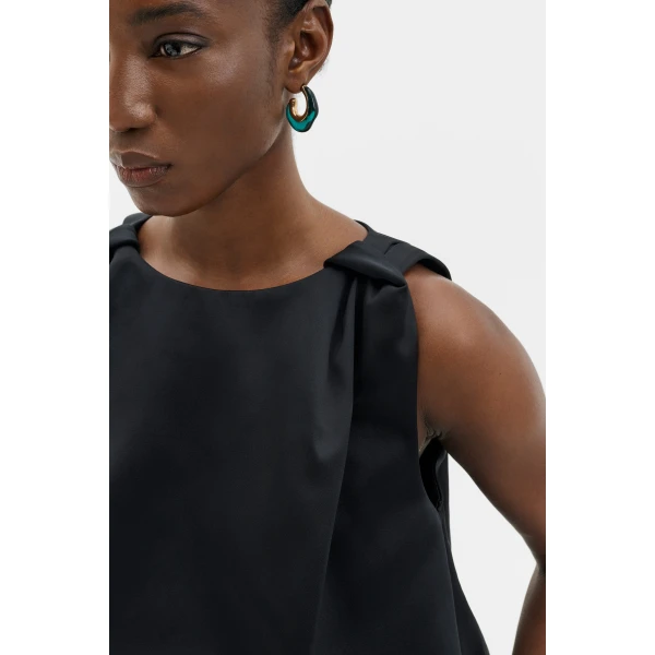 By Malina Valentina Top in Black | Tops | Coveti