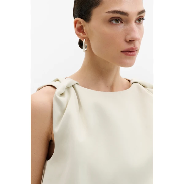 By Malina Valentina Top in Pearl | Tops | Coveti