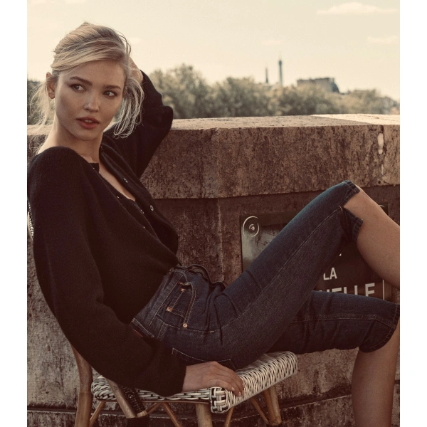 Doen Chantal Capri in Cavalaire Dark Wash | Pants | Coveti, view 2